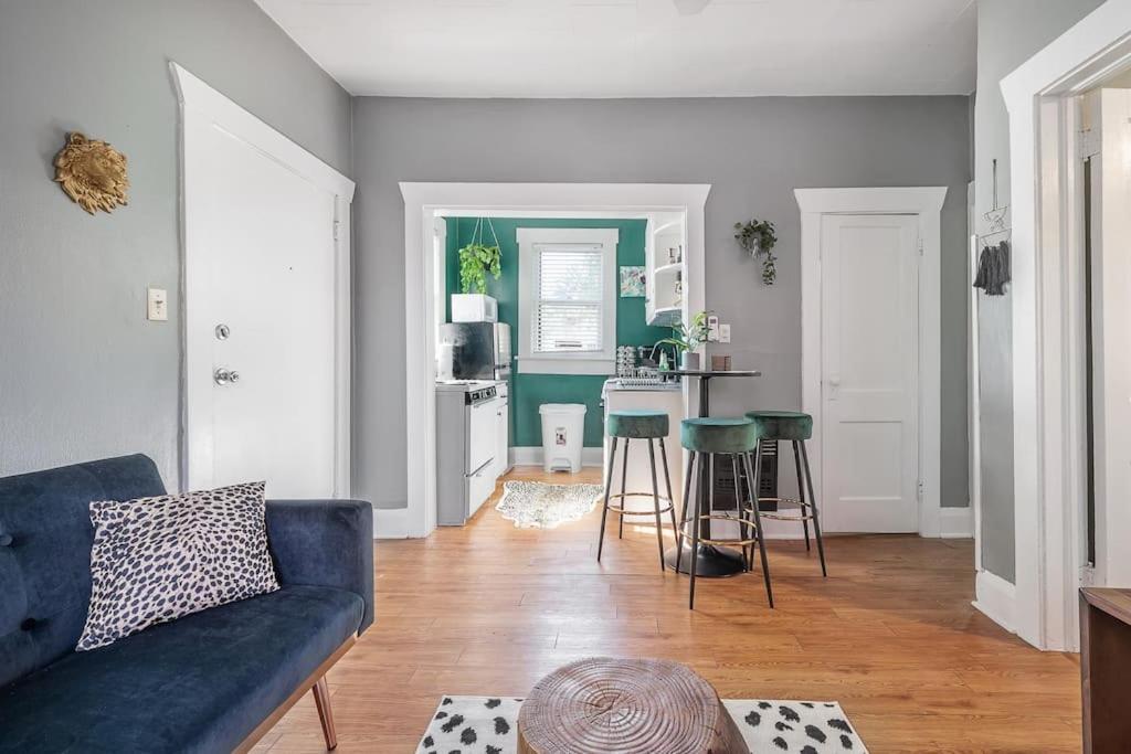 Jungle Themed Apt. Close To Coffee, Food + Shops! Τάμπα Εξωτερικό φωτογραφία