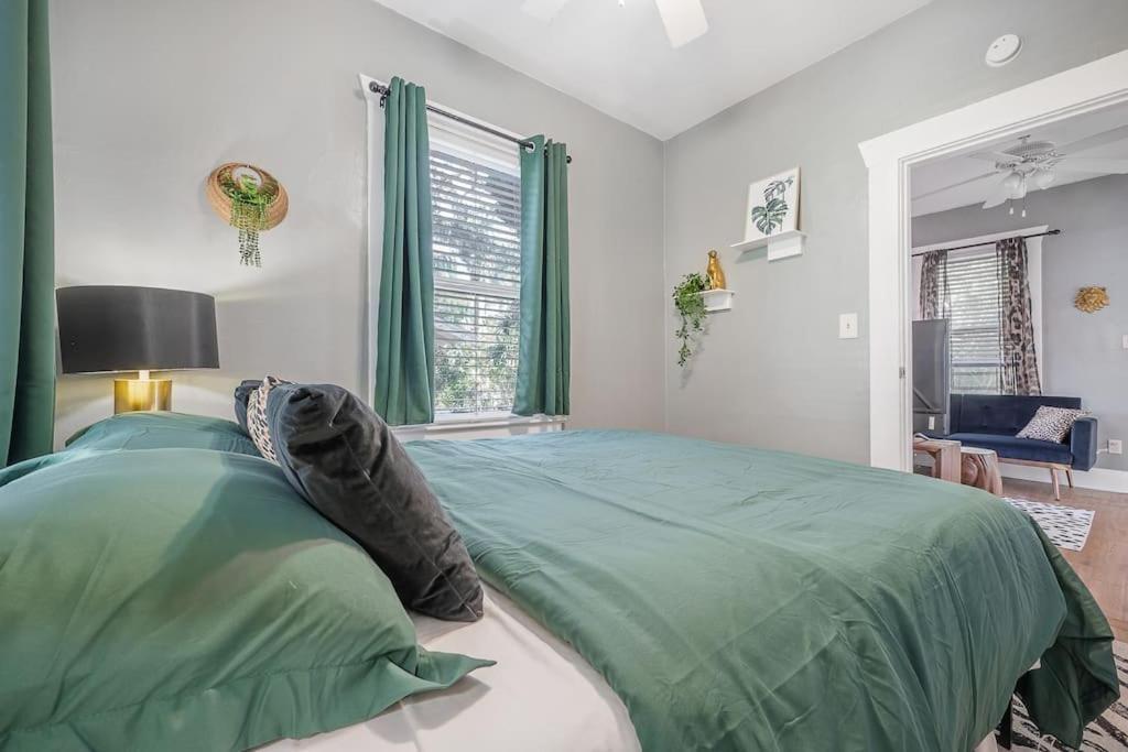 Jungle Themed Apt. Close To Coffee, Food + Shops! Τάμπα Εξωτερικό φωτογραφία