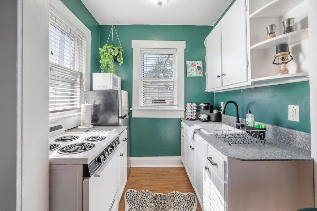 Jungle Themed Apt. Close To Coffee, Food + Shops! Τάμπα Εξωτερικό φωτογραφία