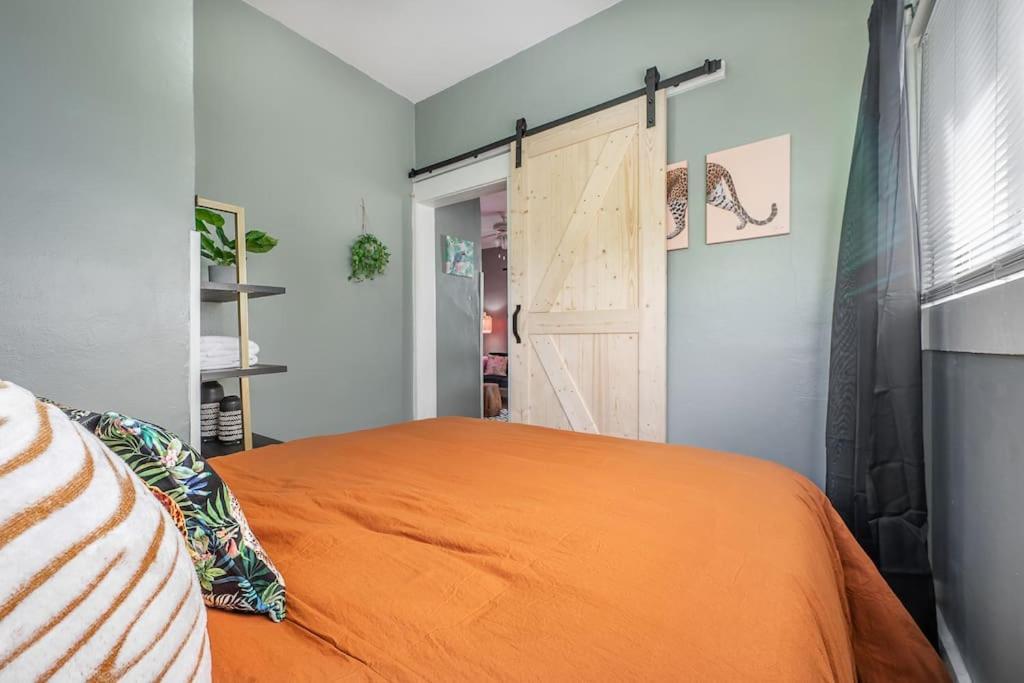 Jungle Themed Apt. Close To Coffee, Food + Shops! Τάμπα Εξωτερικό φωτογραφία